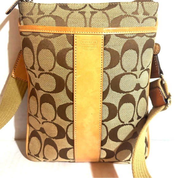 Coach vintage CC signature print canvas crossbody handbag main - Picture 2 of 9